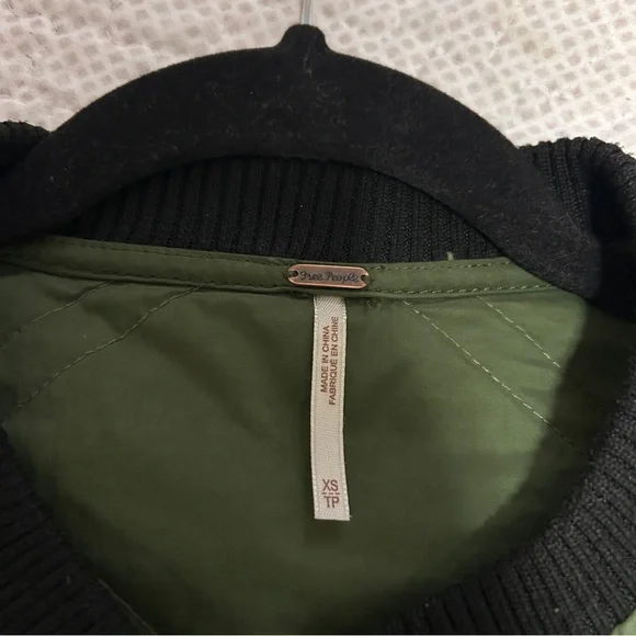✅sold ✅FREE PEOPLE Quilted Aviator Jacket size XS - Picture 4 of 8